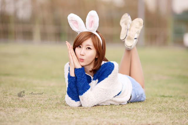 Hot Girl Wallpaper-ChoiByulI - Blue And White