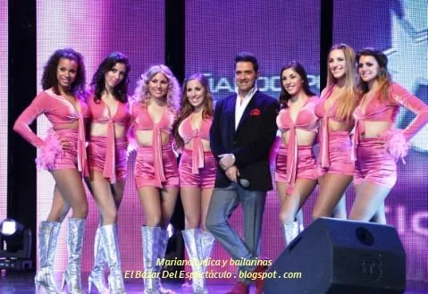 Mariano Iúdica y bailarinas.jpg