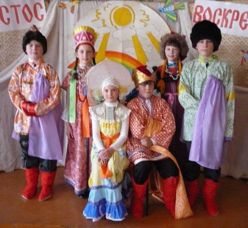 Участники спектакля «Мудрый царь». Пасха, 2011 год.