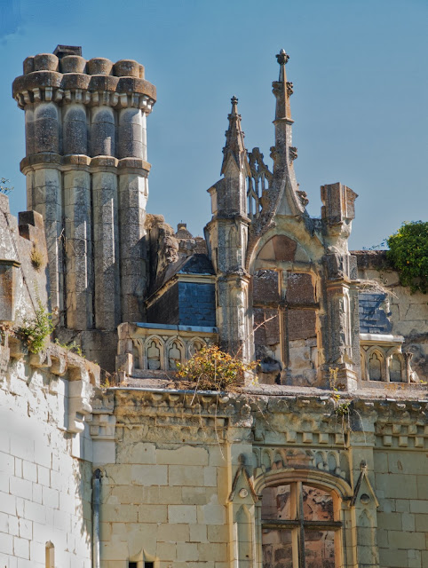 jiemve, château, La Mothe Chandeniers, cheminées, baie à meneaux