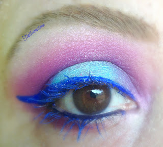 eye_makeup_look_bright_blue