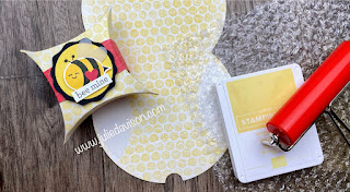 VIDEO: Stampin' Up! Bee My Valentine Treat Box with Brayer Bubble Wrap Technique | Bee Mine Suite | Jan-Apr 2024 Stampin' Up! Mini Catalog | www.juliedavison.com #stampinup