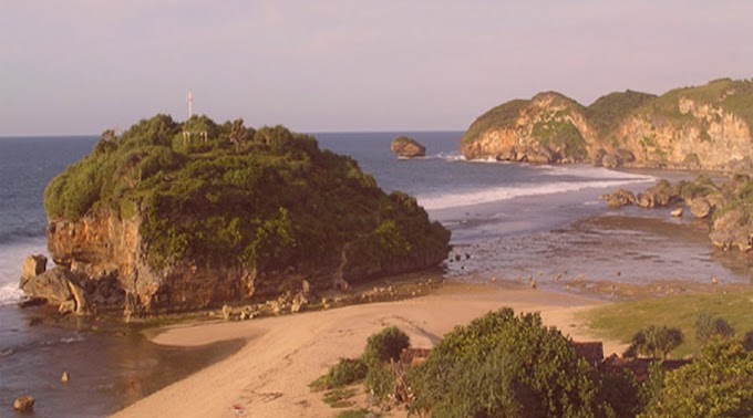 Pantai Drini Gunungkidul Yogyakarta