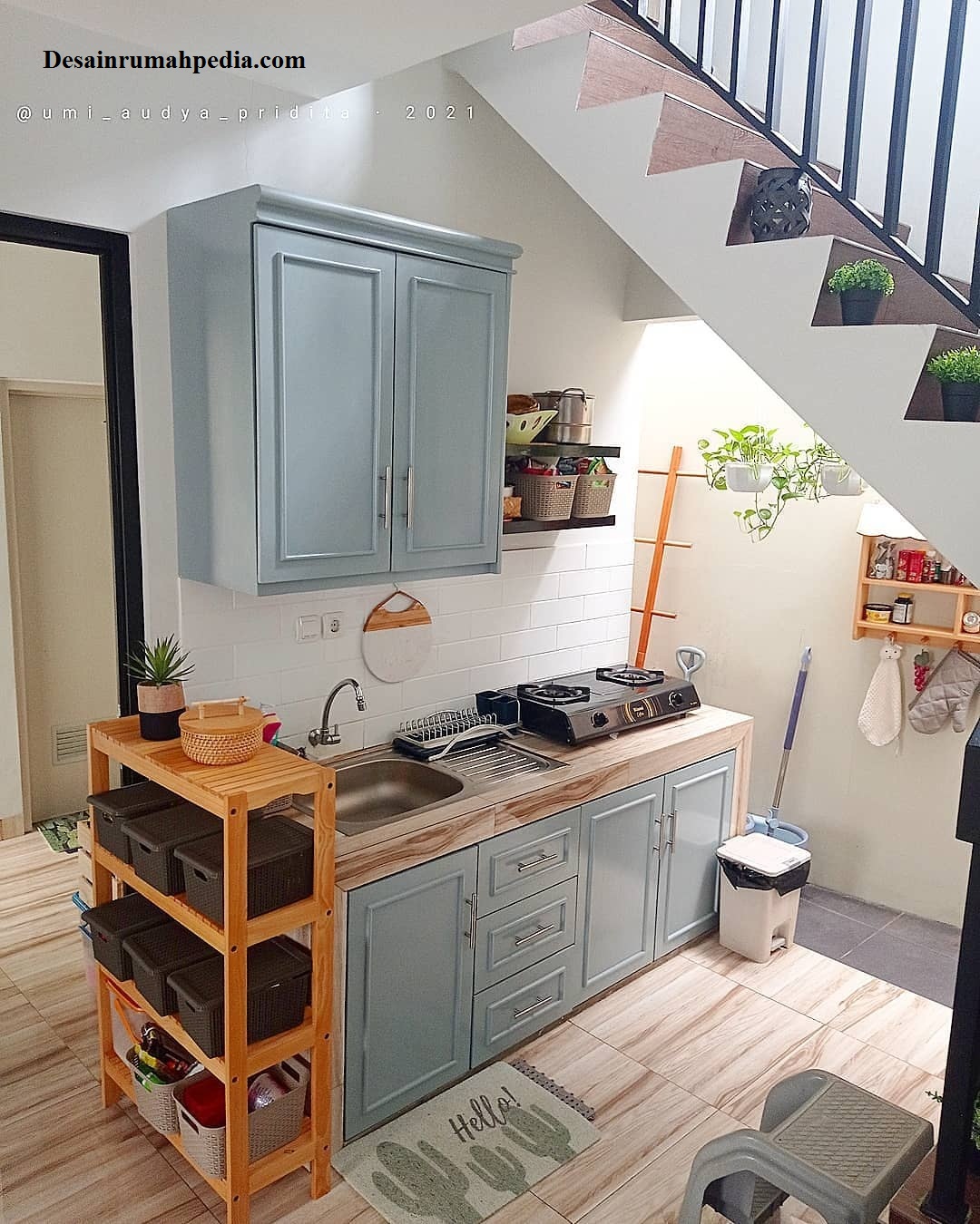 6 Model Dapur Bawah Tangga Ukuran 3x3, Solusi Space yang Sempit