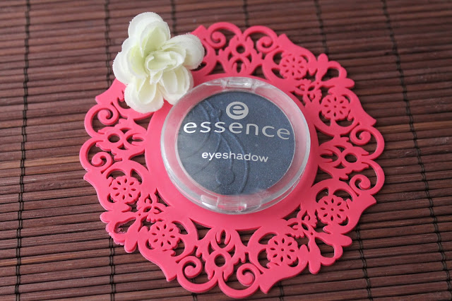 Nasıl Bir Ürün? #Essence Sparkling Effect Tekli Far - 61 Out of The Blue