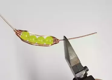 グリンピースペンダントの作り方 step5：端の始末