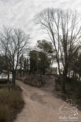 Ruta: Puig de la Creu (668 m.). Un castillo coronando un pico (Els 100 Cims)