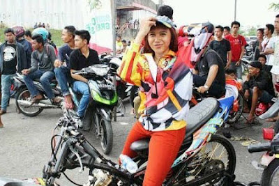 Cewek drag cantik satria