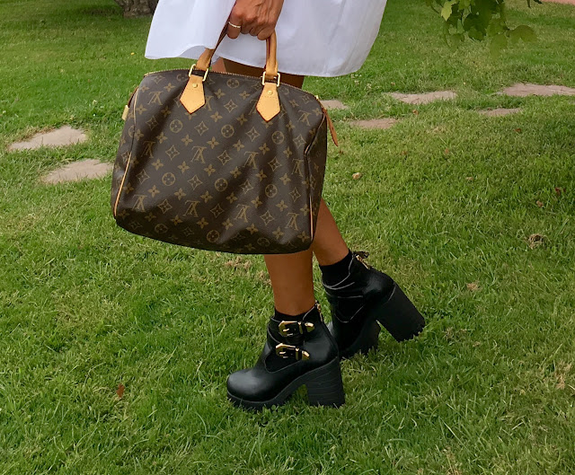 Look con mono blanco, Zara, Bomber, botines, street style, Louis Vuitton, Bolso, gafas Isadora Comillas, Carmen Hummer Style