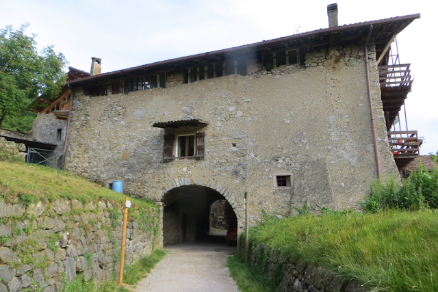 lago di tenno escursioni passeggiata sentieri