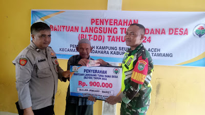 Bhabinkamtibmas Desa Seuneubok Aceh Monitoring dan Lakukan Pengamanan Penyaluran BLT-DD
