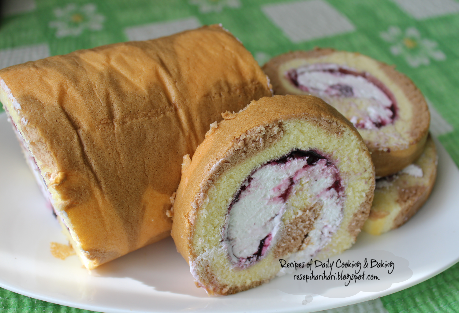 Recipes of Daily Cooking and Baking : Blueberry Swiss Roll 