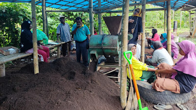 Kelompok Tani PCI Sapaku Produksi Pupuk Organik Murah