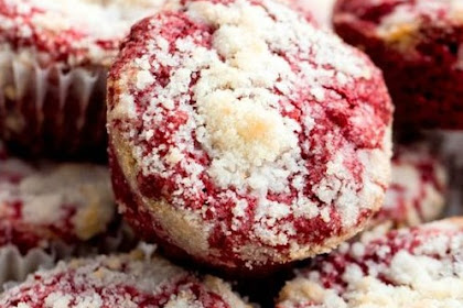 RED VELVET CREAM CHEESE MUFFINS #desserts #cakes