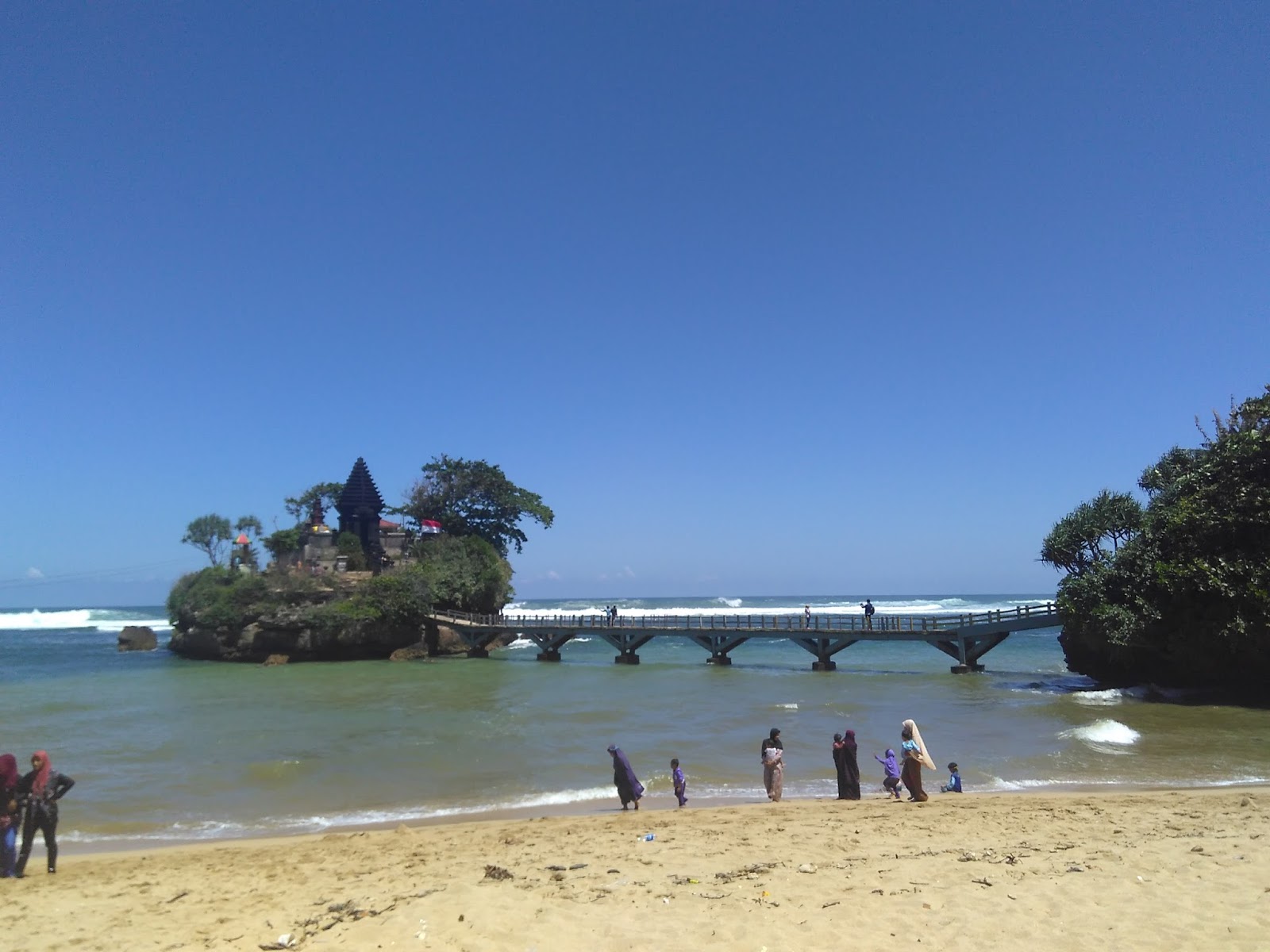 Jalan Jalan Di Pantai Balai Kambang  Malang Jawa Timur 