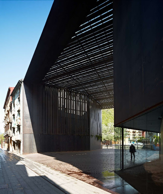 05-La-Lira-by-RCR-Arquitectes