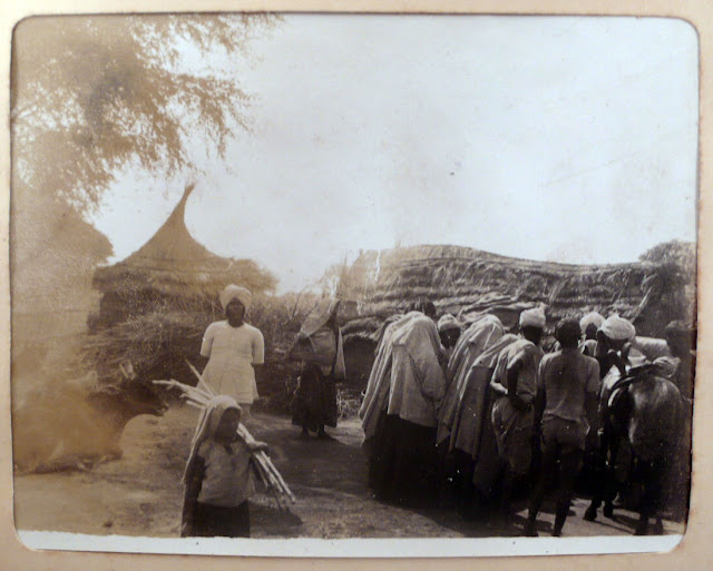 Indian-Village-Crowd---1902