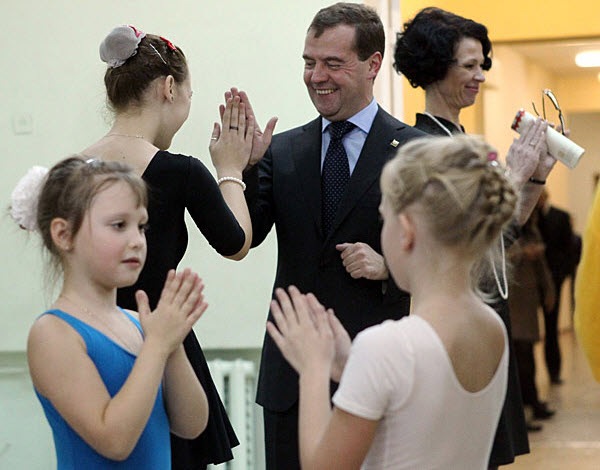 В голове не бум-бум, малолетка,..