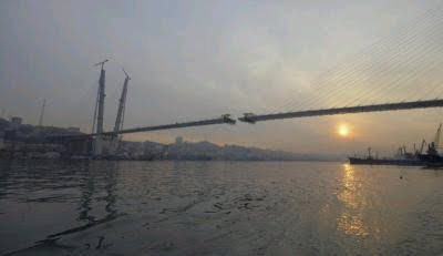 A bridge over the Golden Horn Bay