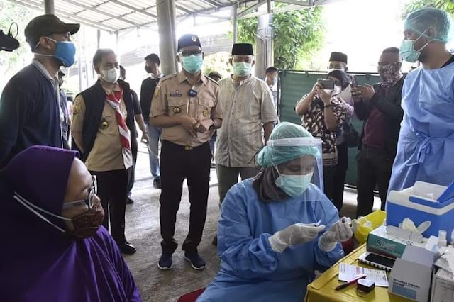 Wakil Walikota Tinjau Vaksinasi Massal di Komplek BDN Rangkapan Jaya Baru
