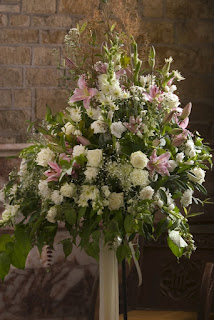 floral arrangements for weddings on a budget
