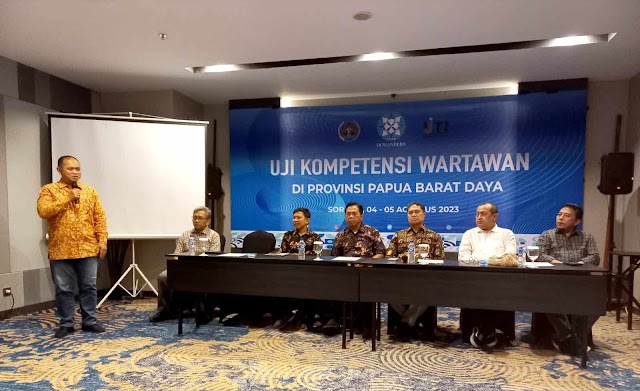 PWI Gelar UKW di Sorong, Asep Setiawan Minta Wartawan Jeli dalam Menghadirkan Informasi