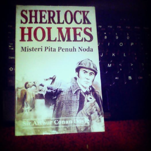Resensi Buku Sherlock Holmes: Misteri Pita Penuh Noda 