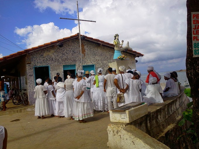 Culto em frente á Casa de Iemanjá e entrega de oferendas no primeiro dia do ano