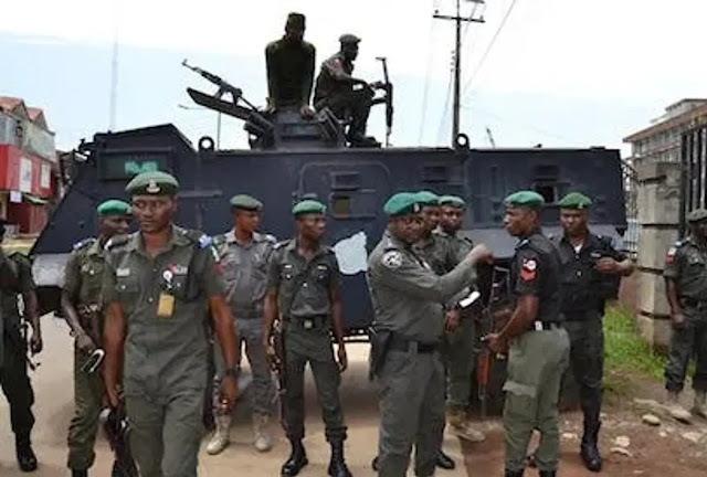 #EndSARS Nigerian Police Officers Allegedly Mock Robbery Victim, Refuse Helping Him