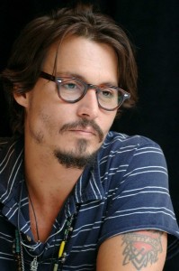 Johnny Depp “incalzeste” echipa de filmare de la “Pirates of the Caribbean 4″