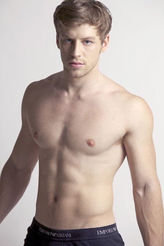 aiden_troy_shirtless_4