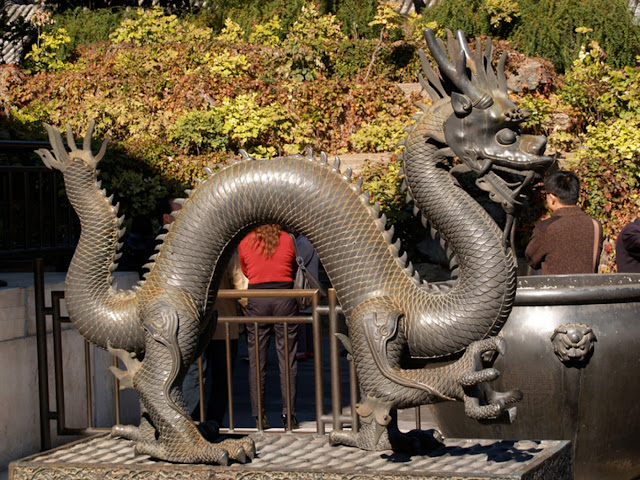 Статуя дракона в Летнем императорском дворце, Пекин
