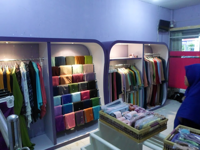 Etalase Pakaian Hijab + Furniture Semarang