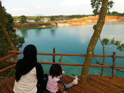 danau biru bekas galian tambang di bintan