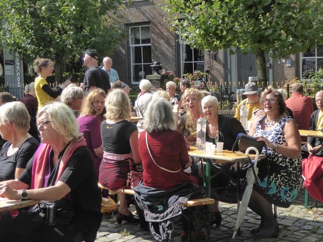 voorafgaand aan optocht een lunch