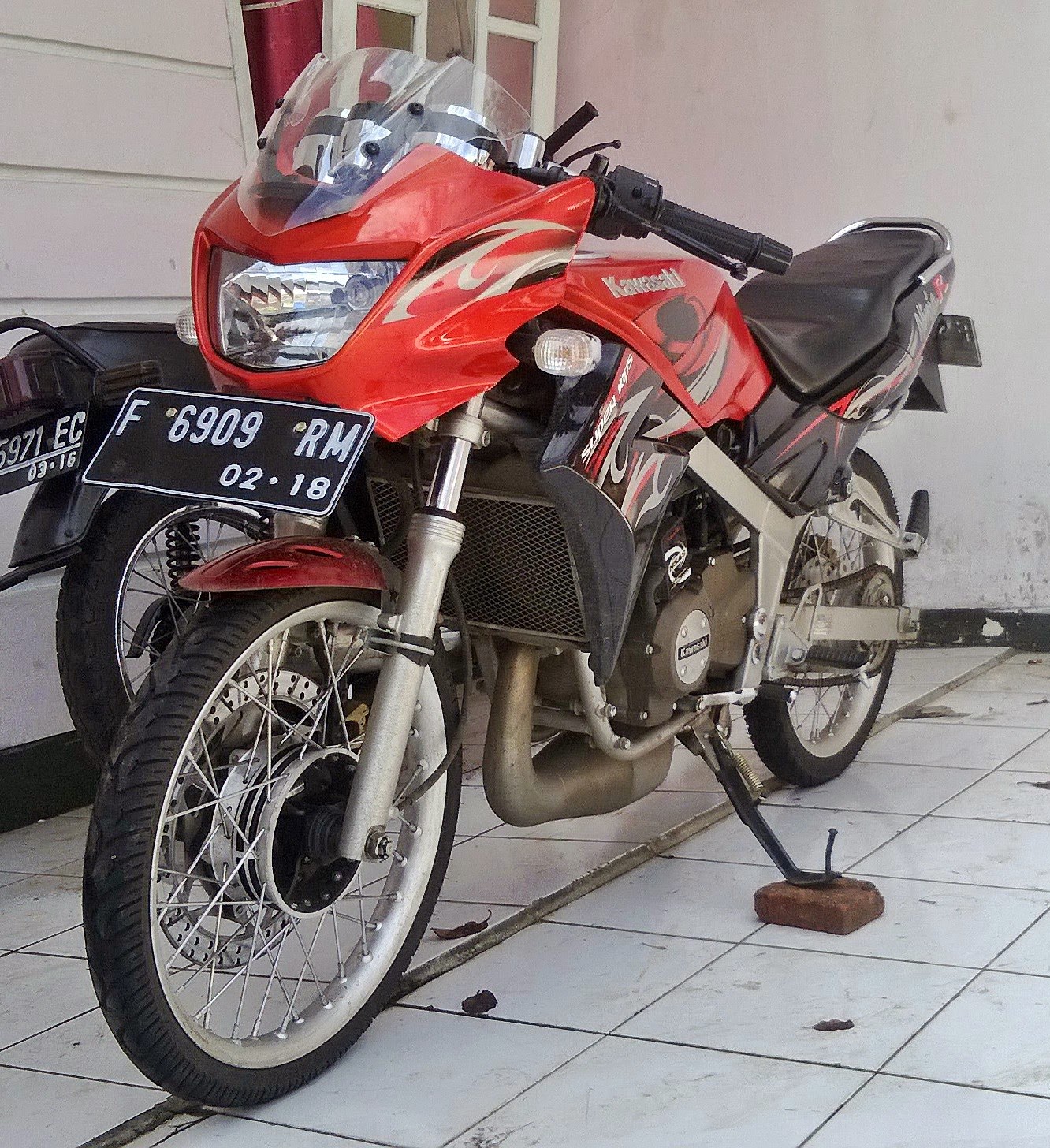 modifikasi ninja rr velg jari-jari hijau 2014