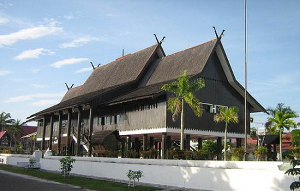  Rumah  Adat  Kalimantan  Tengah  Rumah  Betang Gambar dan  