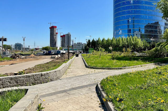 Кутузовский проспект, сквер около путей МЦК, строящийся жилой комплекс Hide, бизнес-центр Poklonka Place