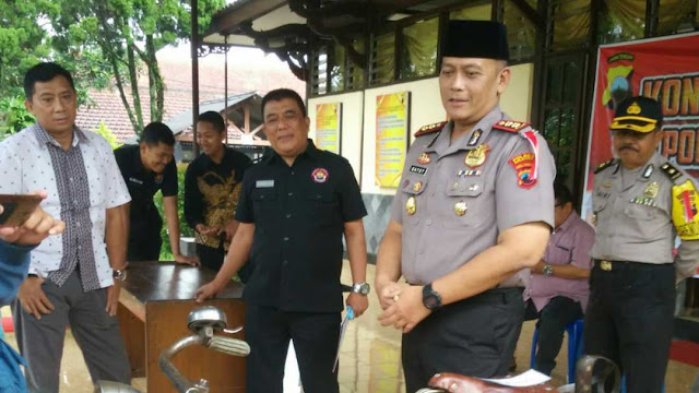 Sepeda Kuno ‘HIMA’ dan Batu ‘YONI’ Hiasi Mapolres Salatiga