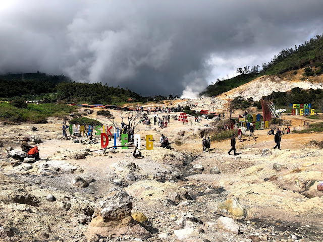 Kawasan Kawah Sikidang Dieng - habisliburan.com