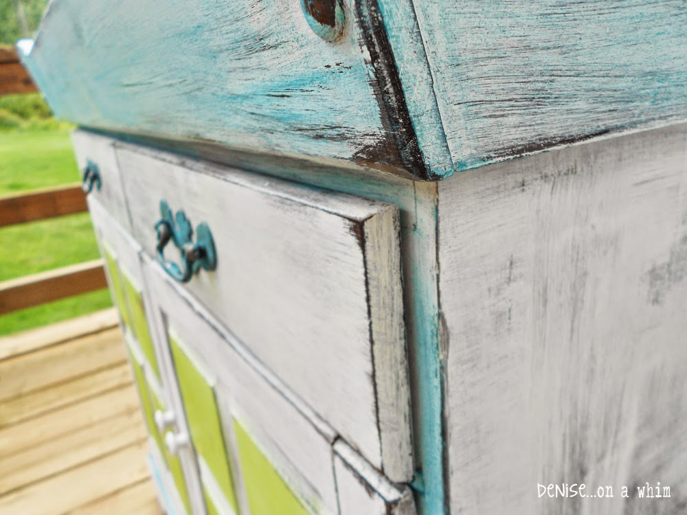 Distressing unwaxed chalk paint with a wet rag is very easy and effective / Denise On a Whim