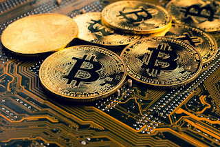 Preço do bitcoin sofreu grande impacto com o anúncio da China. Foto: Momentum Fotograh/Shutterstock