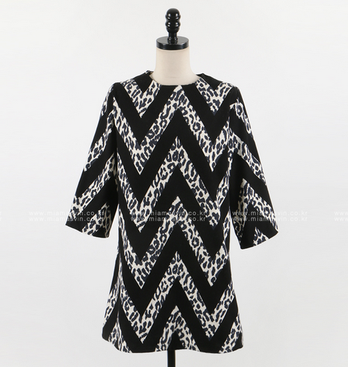 Chevron-Shaped Leopard Print Dress