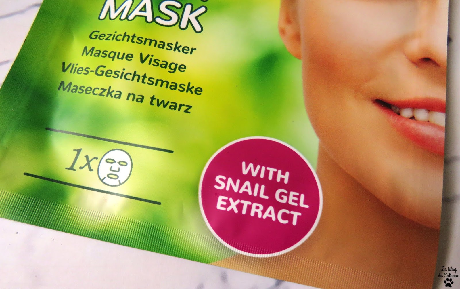 Snail Star - Facial Sheet Mask - Action