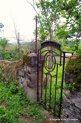 Photo de belles portes et fenêtres d'Auvergne