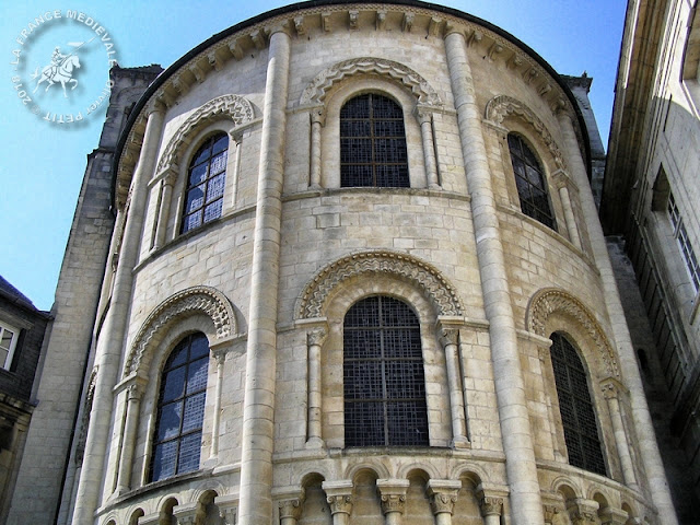 CAEN (14) - Abbaye aux Dames (Extérieur)