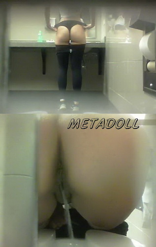 Spy Cam sports girl pissing in the toilet (Fitness Club Toilet USA)
