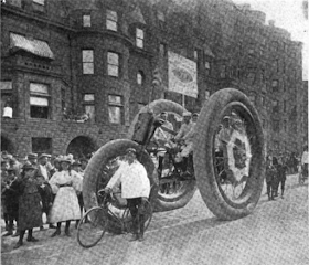 Curioso triciclo gigante de 1896