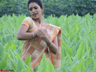 Saaya Actress athiri in movie Saaya Exclusive Pics 011.jpg