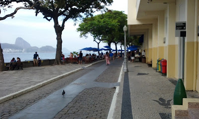 Alameda com Pão de Açúcar na lateral esquerda